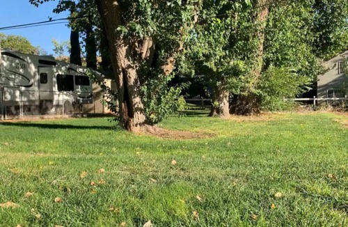Leeds House | Western Farm Retreat 3 bedroom house in Leeds Utah, WiFi, AC, large backyard
