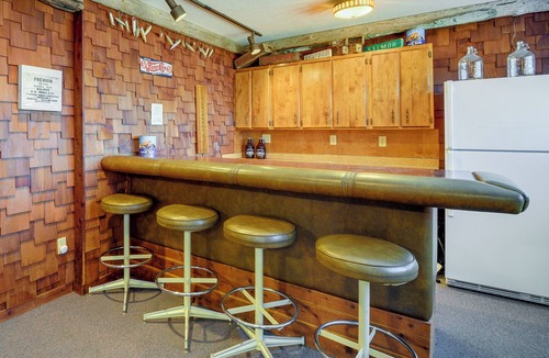 Westport Cottage | Westport Retreat w/Pool Table: Walk to State Park