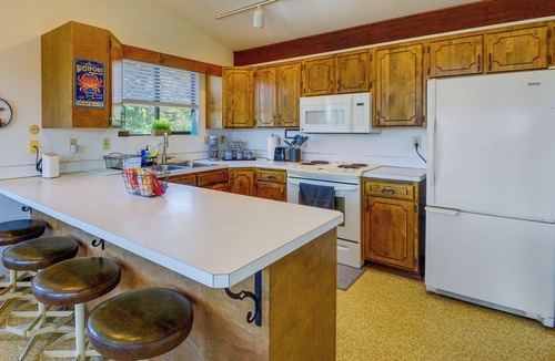 Westport Cottage | Westport Retreat w/Pool Table: Walk to State Park