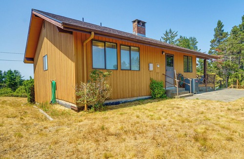 Westport Cottage | Westport Retreat w/Pool Table: Walk to State Park