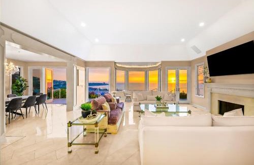 La Jolla Shores Apartment | Whale Watch Paradise