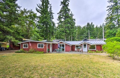 Belfair House | Wheelchair-Accessible Belfair Cabin w/Patio!