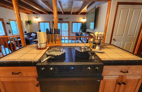 Portola Cabin | WhereGroupsGather:Sleeps10 HotTub FirePit GameYard