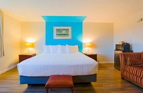Seaside Hotel | Whimsical Room w/Beautiful Views Near Seaside’s Main Spots