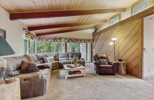 Sierra Cedars House | Whispering Pines