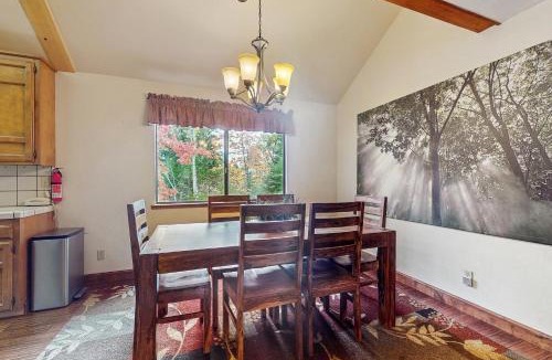 Sierra Cedars House | Whispering Pines
