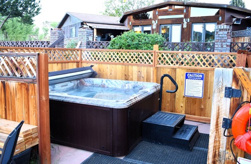 Zion National Park East Entrance Cabin | White Cliffs are Truly a Glorious Sight -Pool -Hot Tub-Breakfast-Farm-Zion/Bryce