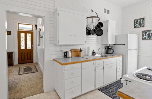 Market District House | White Lotus - Minutes to Downtown home