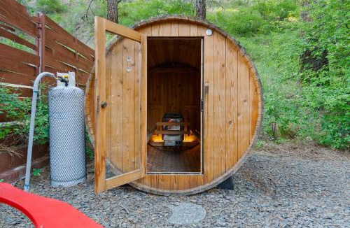 Naches House | White Pass Log Cabin Luxury Retreat