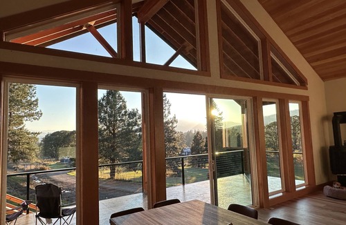White Salmon Ski Chalet | White Salmon Chalet. Close to everything in the Gorge in serene view setting