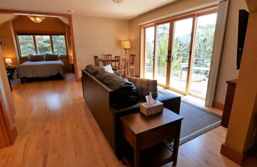 White Salmon House | White Salmon Guest Studio