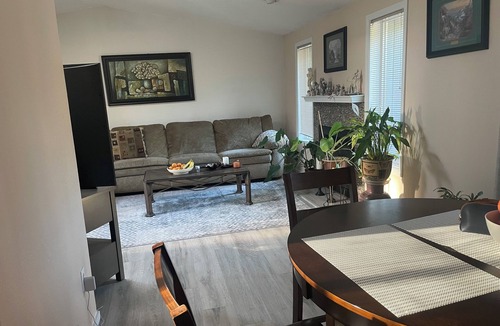 Midland House | Whole House 3-bedroom house in Tacoma with WiFi access