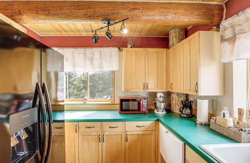 Eureka Cabin | Wild Adventures in Eureka! Amish-Crafted Cabin