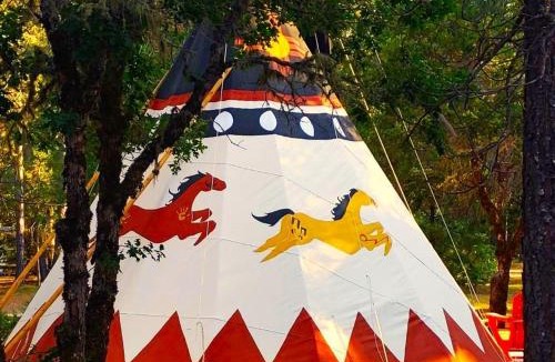 Cave Junction Other | Wild Horses Luxury Tipi - Adjustable King Bed