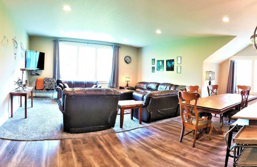 West Salem House | Wild woodland waterfowl wonderland!