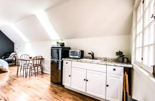 Idyllwild Apartment | Wildland Loft Serene Mountain Retreat w Fireplace AC Fire Pit Hammock Outdoor Lounge Area Record Player Pets OK