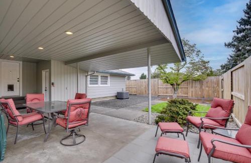 Albany House | Willamette Valley Family Home w/Fenced Yard