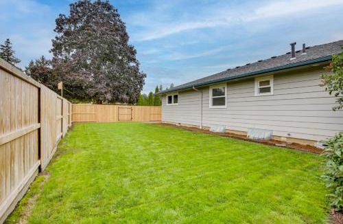 Albany House | Willamette Valley Family Home w/Fenced Yard