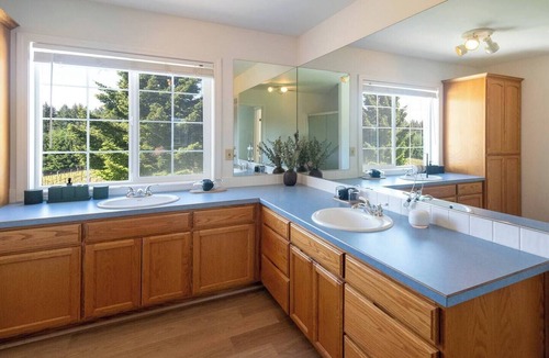 Alpine Other | Willamette Wine Country Vineyard Escape