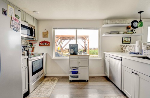 South Bend House | Willapa Bay Waterfront Cottage | Sleeps 8