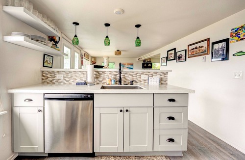 South Bend House | Willapa Bay Waterfront Cottage | Sleeps 8