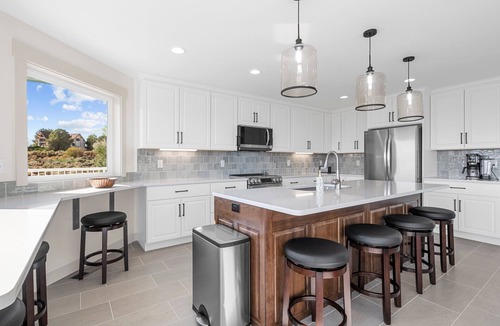 Benton County House | Willow - 5 Bedroom 5 Bathroom-Private Hilltop Home
