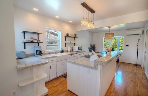 Seaview House | Willows Cove Surf & Stay: Adorable 4-bedroom house in Seaview for your getaway