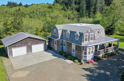 Seaview House | Willows Cove Surf & Stay: Adorable 4-bedroom house in Seaview for your getaway