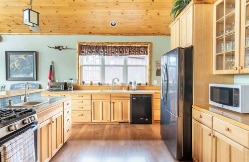 Castle Glen Estates House | Windsong Retreat | 3X2 PROMO | Lake Views. Hot tub