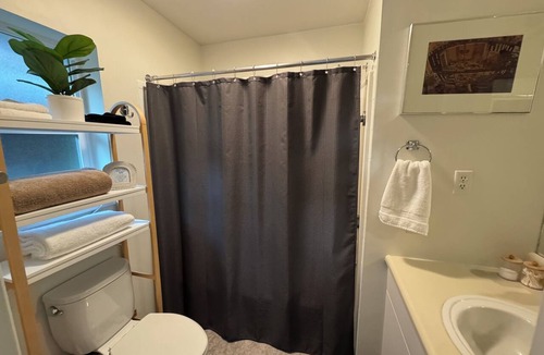 Woodinville Cottage | Wine Country Cottage · King Bed · AC