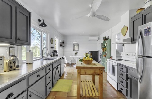 Santa Rosa House | Wine Country Farmhouse with Hot Tub