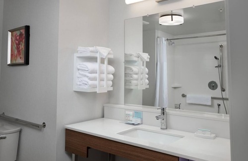 Sherwood - Tualatin North Hotel | Wine & Unwind | 4 Units w/Pool, Hot Breakfast & Hiking All Just Minutes Away