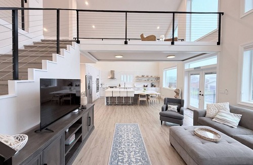 Westport House | Winter Discount Ocean Views, Sauna, Nintendo