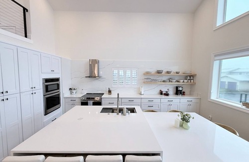 Westport House | Winter Discount Ocean Views, Sauna, Nintendo
