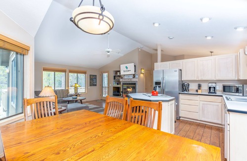 Deer Park House | Witc04 - Dog Friendly, Hot Tub, A/C, Great Views