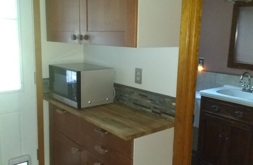 Starcrest House | Wonderful 1-bedroom in Northwest Vancouver with Awesome Yard!