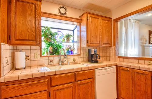North Clairemont House | Wonderful 3 Bedroom House w/Pool Close to the beaches, Zoo, much more!