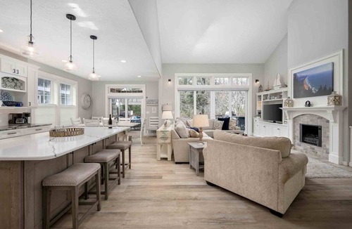 Rockaway Beach House | Wonderful Custom Escape, Huge Deck w/Hot Tub, BBQ, New Decor, Pet Friendly, 5 Blocks to Beach
