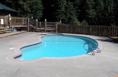 Rhododendron House | Wood Stove, Hot tub, Pool, A/C, Dog-friendly & Romantic Wine-Themed Cozy Luxury