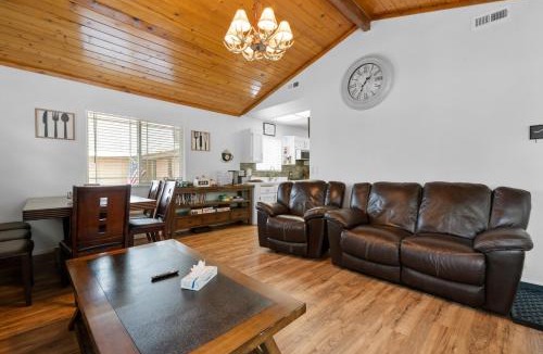 Woodlands House | Woodland Escape - Quiet Area, Walk to Hiking Trails & Park!