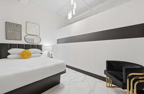 Gaslamp Quarter Apartment | Woolworth Loft - Elegant Stay with City Views