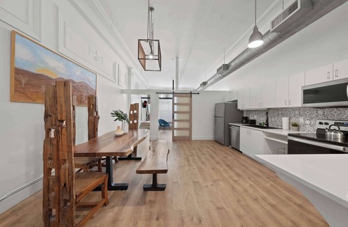 Gaslamp Quarter Apartment | Woolworth Loft – Gaslamp 4BR Downtown Pad w/Tub