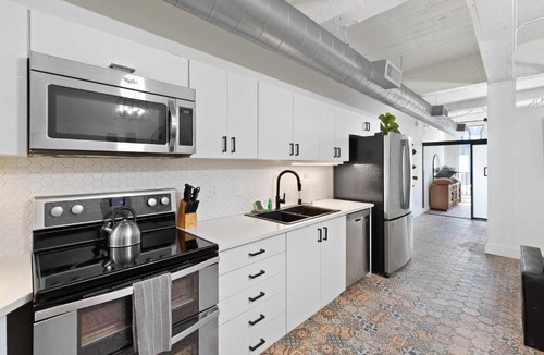 Gaslamp Quarter House | Woolworth Loft - Stylish Gaslamp Stay and Sleeps 8!