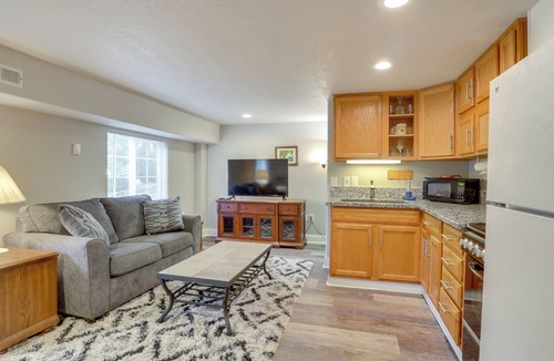 West Salem House | Work & Play! Apt 3 Mi to Dtwn & Salem Hospital