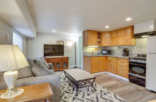 West Salem House | Work & Play! Apt 3 Mi to Dtwn & Salem Hospital