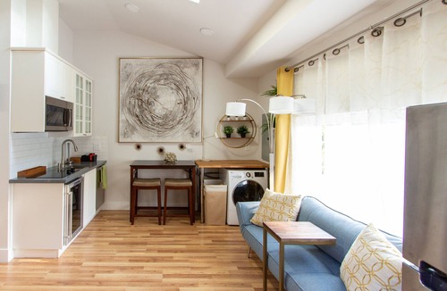 Sellwood-Moreland Apartment | WOW! Newly Studio Apartment- Heart of Sellwood❤️