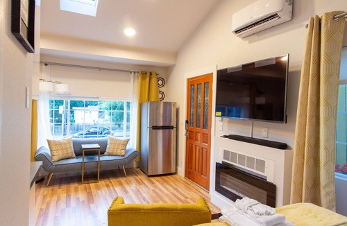 Sellwood-Moreland Apartment | WOW! Newly Studio Apartment- Heart of Sellwood❤️
