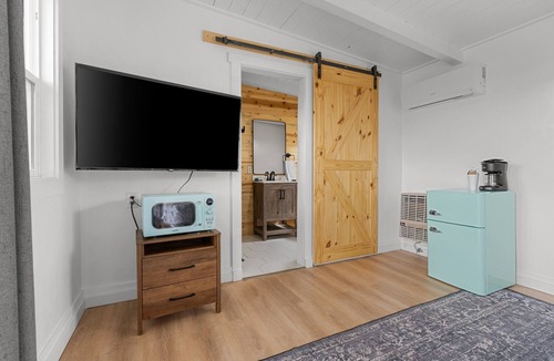 Walker Condo | WWM 4 · 4 E. Sierra's base camp 2 Bed Suite, wifi WWM 4