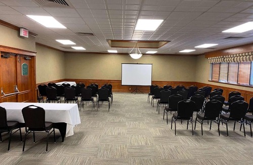 Visalia Hotel | Wyndham Visalia