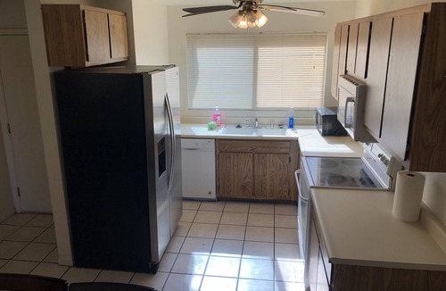 Chinatown Condo | Y cozy two bedroom 2 bathroom close strip